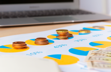 Trump suspende tarifas globais de 10% sobre café e outros itens agrícolas, mas mantém taxa extra sobre produtos brasileiros.